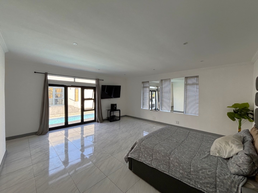 5 Bedroom Property for Sale in Pelican Heights Western Cape